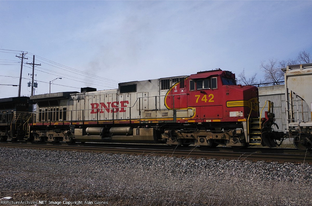 BNSF 742